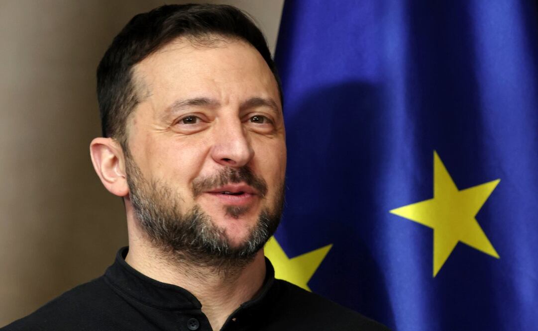 El presidente ucraniano, Volodímir Zelenski, posa junto a una bandera de la Unión Europea a su llegada a la 61 Conferencia de Seguridad de Múnich (MSC), el 15 de febrero de 2025. Los principales responsables de la toma de decisiones internacionales se reúnen en la 61 Conferencia de Seguridad de Múnich, que se celebra del 14 al 16 de febrero de 2025, durante su reunión anual para debatir cuestiones de seguridad global. Foto: EFE