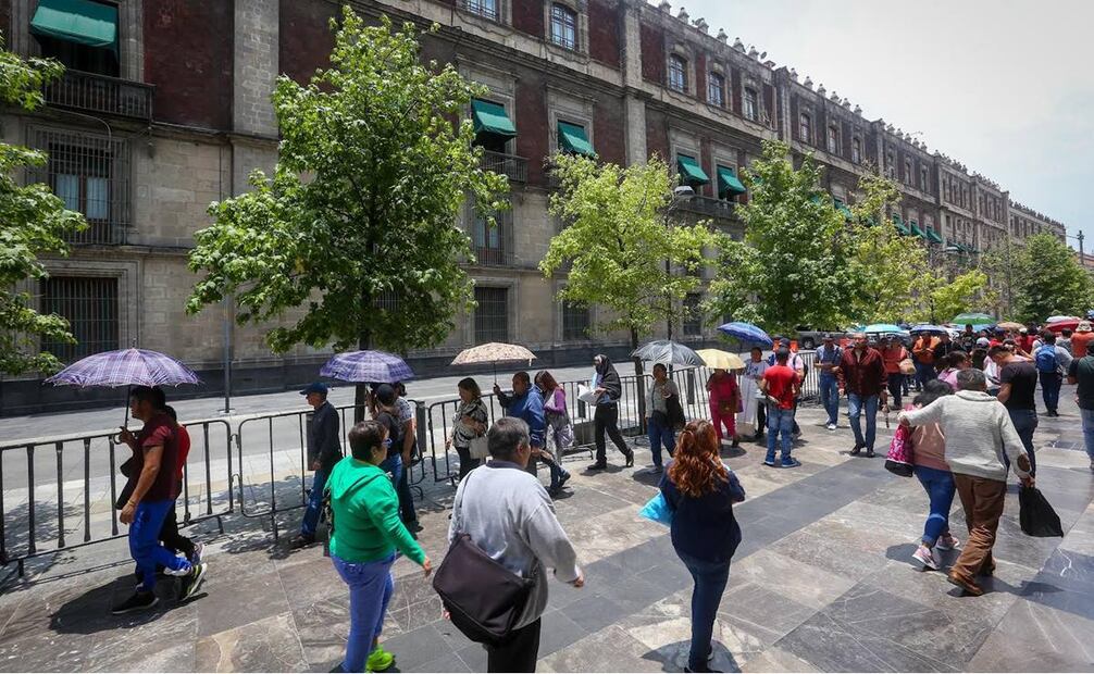 Dos horas en la fila para ver la reliquia de San Judas Tadeo en la Catedral Metropolitana. Foto: Luis Camacho / EL UNIVERSAL