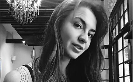 Ingrid Brans muestra su trasero y tatuaje 