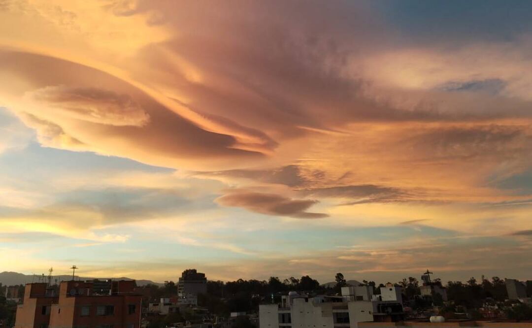 Nubes lenticulares en el Valle de México. Foto: Conagua