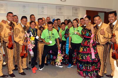 Senador pide reconocer a medallistas olímpicos en el Congreso