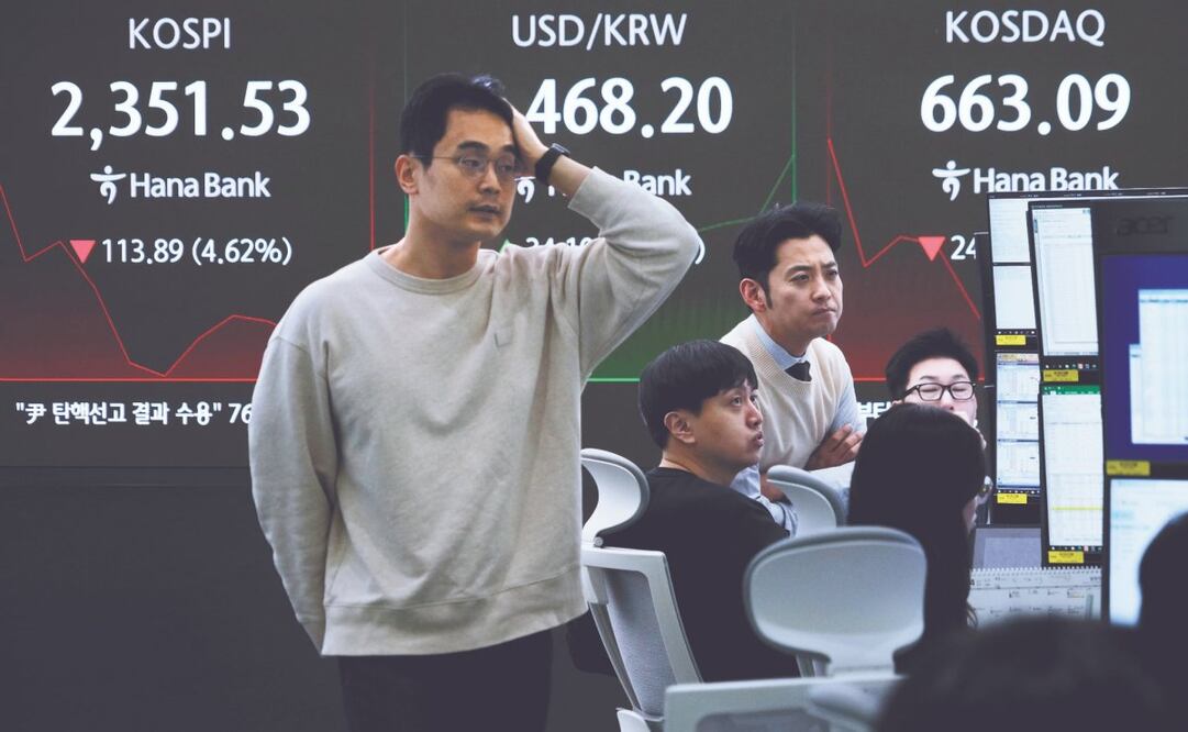 En la Bolsa de Seúl, el índice Kospi sufrió un desplome de 5.57%, a la vez que el tecnológico Kosdaq retrocedió 5.25%. (08/04/2025) Foto: Ahn Young-Joon | AP