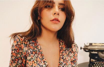 Yuya brilla en verano con escote y minivestido