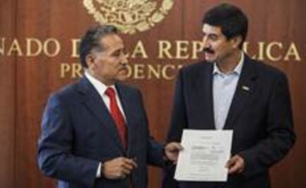 Corral pide licencia para contender contra Anaya