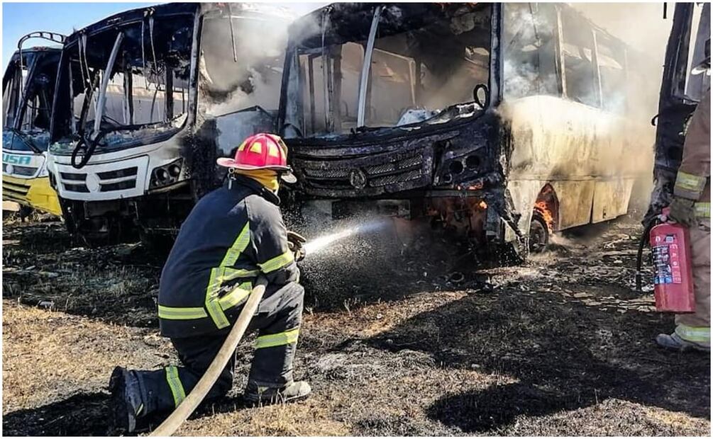 Bomberos y Protección Civil acudieron a apagar el incendio en Tula, Hidalgo (27/11/2024). Foto: Especial