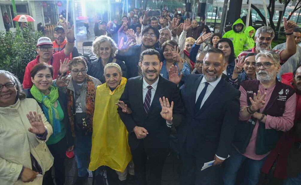 El mandatario explicó que el proyecto consiste en acciones de mejora integral urbana, accesibilidad universal mediante rampas y arreglo de escalones rotos al interior de la plaza. Foto: Especial