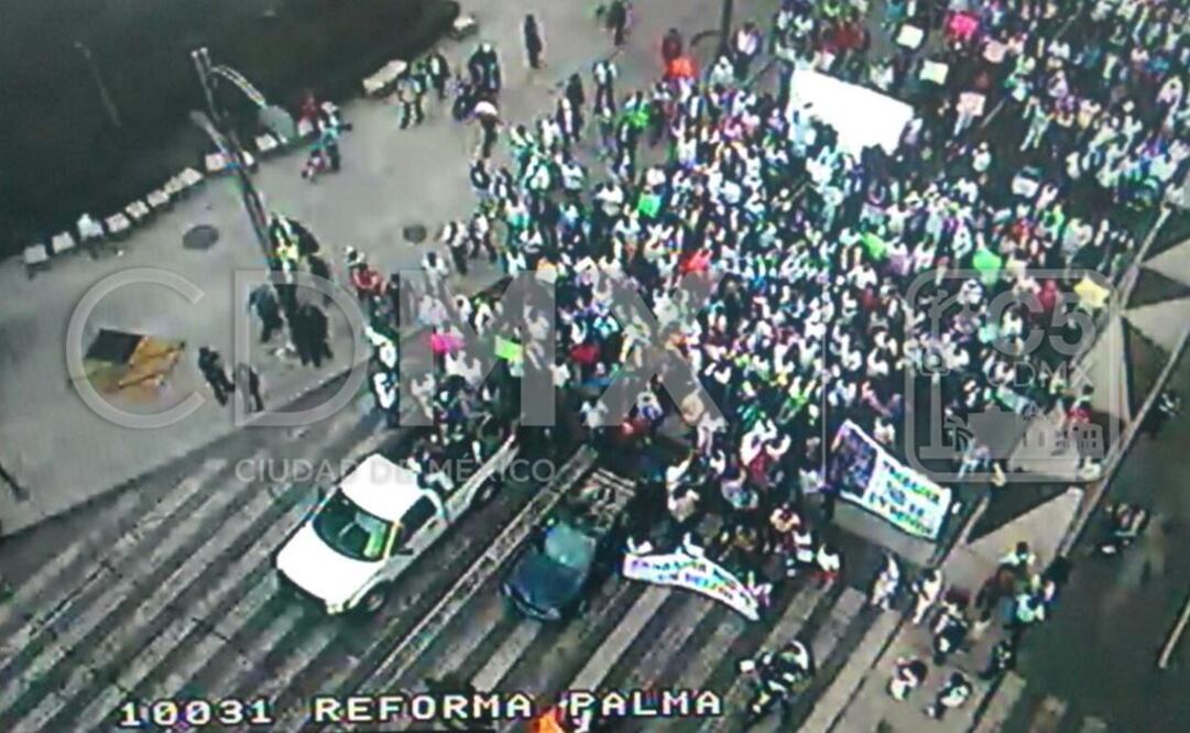 Cierran Reforma por marcha de ambulantes