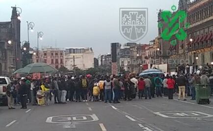 Protestan campesinos de Chimalhuacán frente a Palacio Nacional; provocan cierre de calles