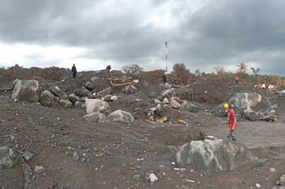 Tristeza en Guatemala: aún buscan restos de sus familiares tras erupción 