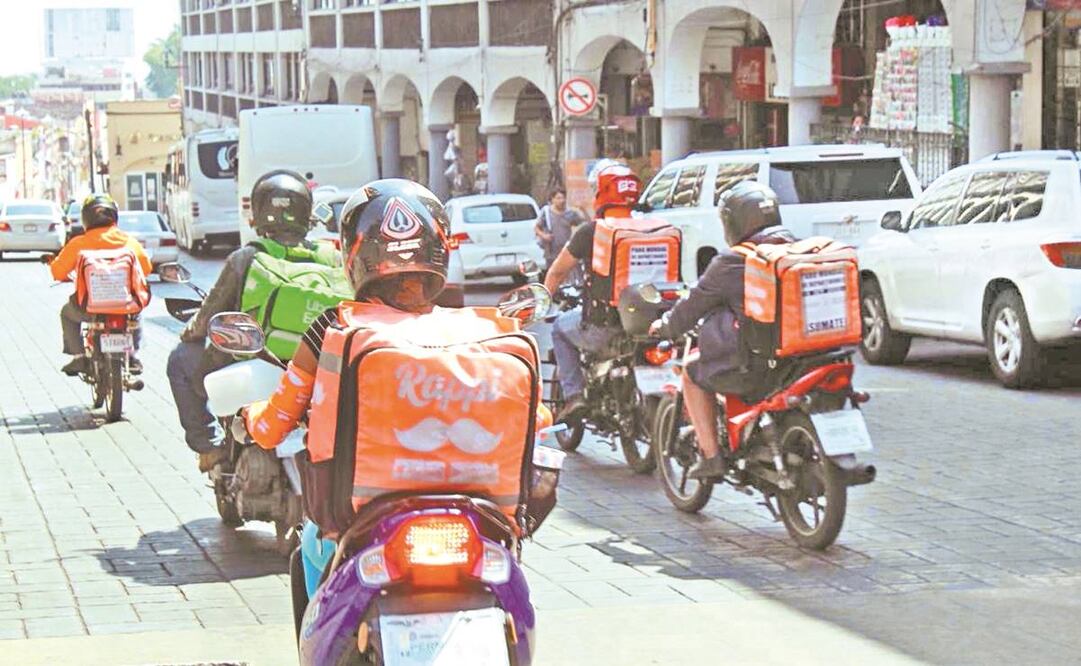 Repartidores de comida, conductores de transporte y los que dan servicios de hospedaje como Airbnb, que logran ingresos por venta de bienes y comercio electrónico vía Amazon, deben pagar impuestos. Foto: Archivo/ El Universal.