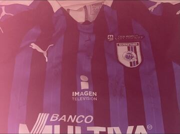 Niño regaló jersey autografiado a aficionada para salvarla y que pudiera salir del estadio