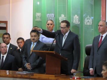 Ignacio Peralta rinde protesta como gobernador de Colima