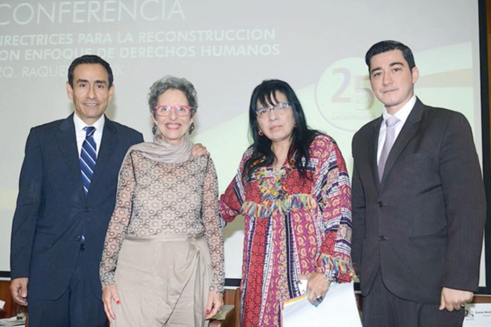 Raquel Rolnik, ex relatora especial de las Naciones Unidas (ONU), junto a la presidenta del CDHDF, Nashieli Ramírez Hernández, durante el foro Directrices para la Reconstrucción con Enfoque de Derechos Humanos. (TOMADA DE TWITTER)