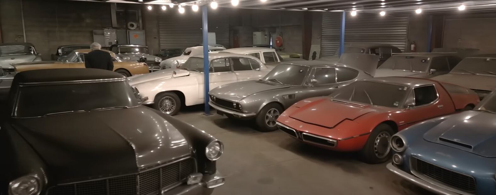 Esta colección privada tiene un número impresionante de autos de lujo y deportivos.