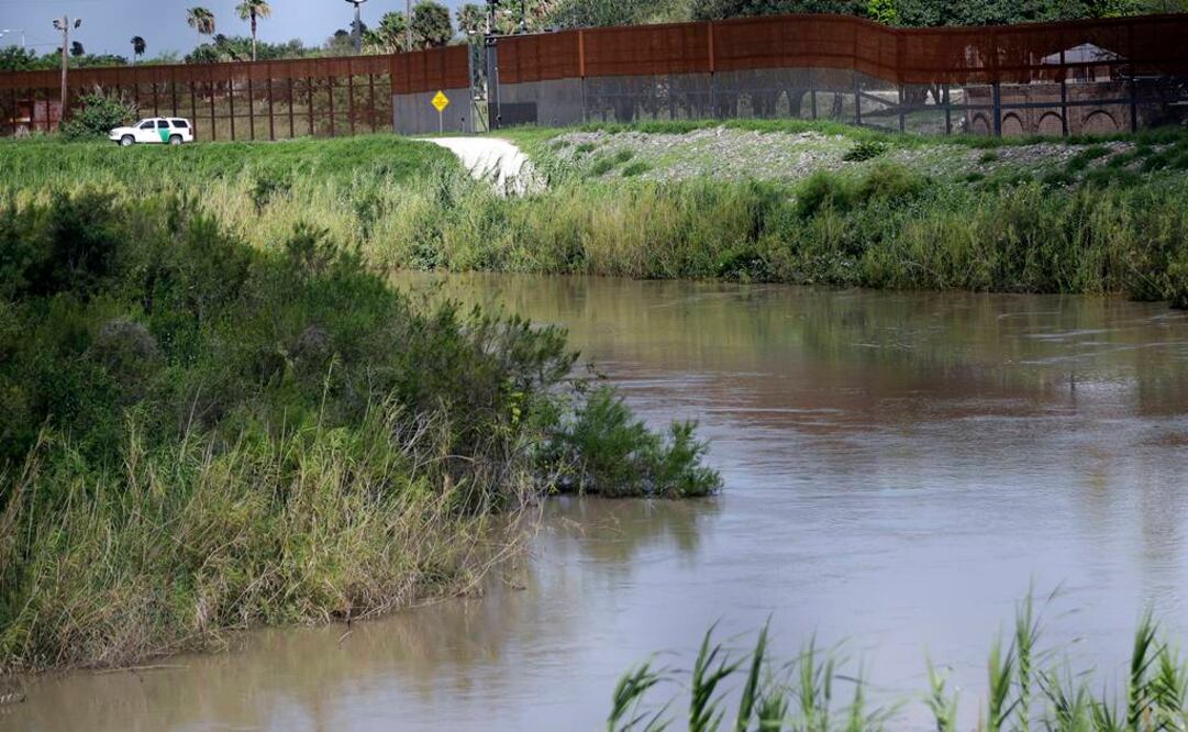 El menor fue encontrado cerca de Brownsville, Texas, en el borde oriental de la frontera con México (Foto: AP)