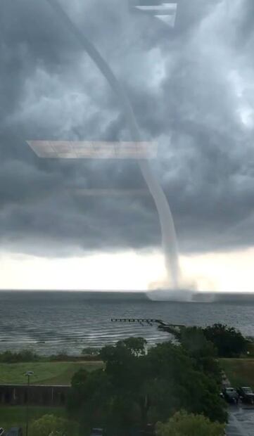 Alertan por inundaciones en costa de EU por tormenta tropical