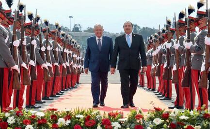 AMLO llega a Guatemala para iniciar gira por Centroamérica; lo recibe el canciller Búcaro