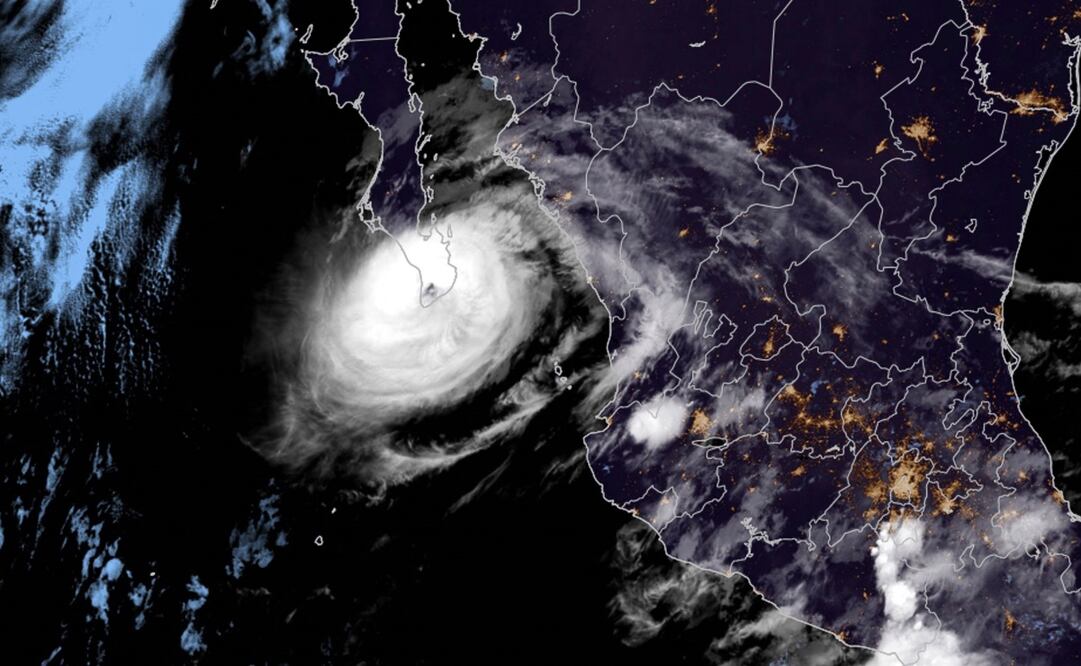 El ciclón genera "lluvias intensas en Baja California Sur, así como lluvias e intervalos de chubascos en Sinaloa y Nayarit", informó el Meteorológico. Foto: AFP