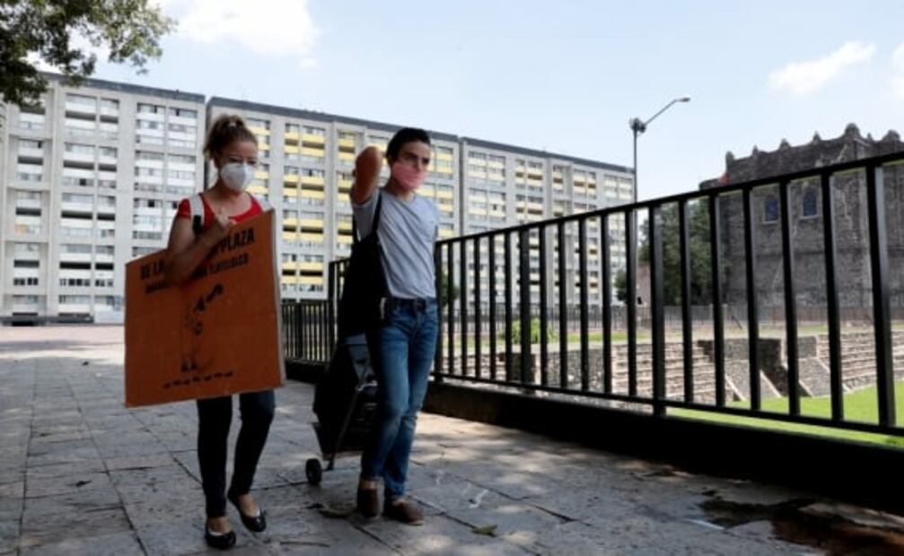 Storyteller sparks kids’ imagination in Mexico City during the COVID-19 lockdown