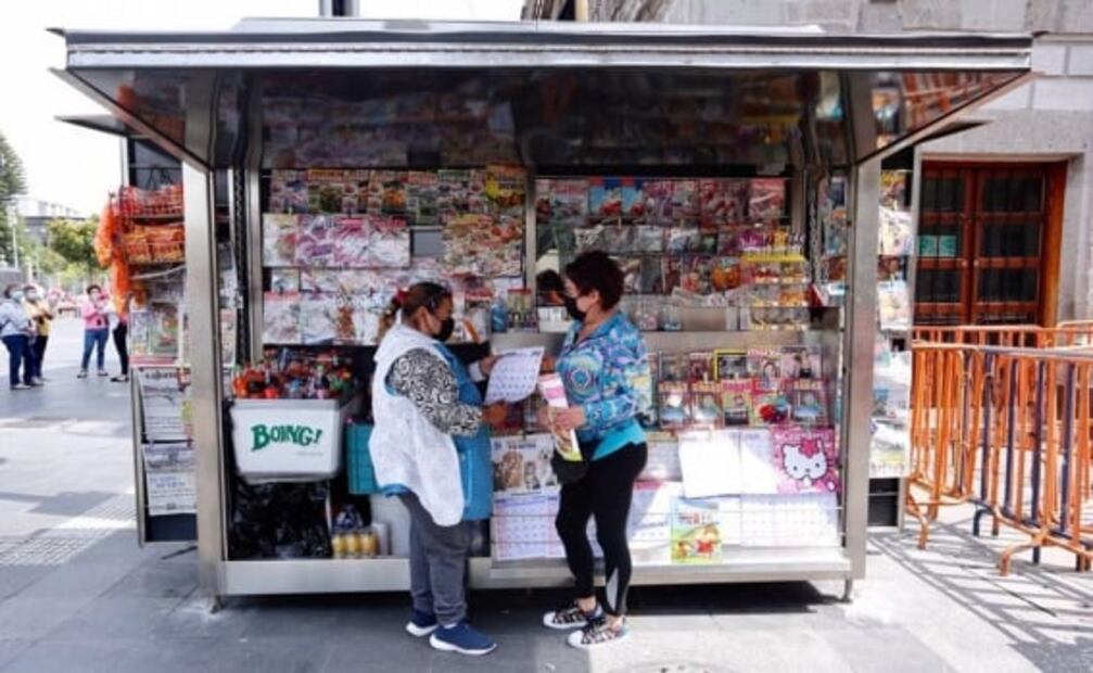 Sheinbaum presenta nuevos puestos de periódicos para el Centro Histórico