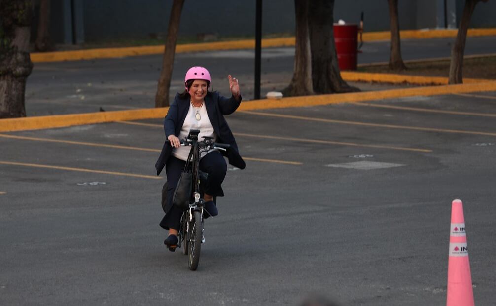 Xóchitl Gálvez arriba al INE / Foto: Diego Simón. EL UNIVERSAL