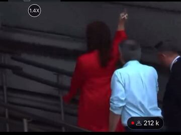 Cristina Kirchner llega a la toma de posesión de Milei; hace "Britneyseñal" a seguidores