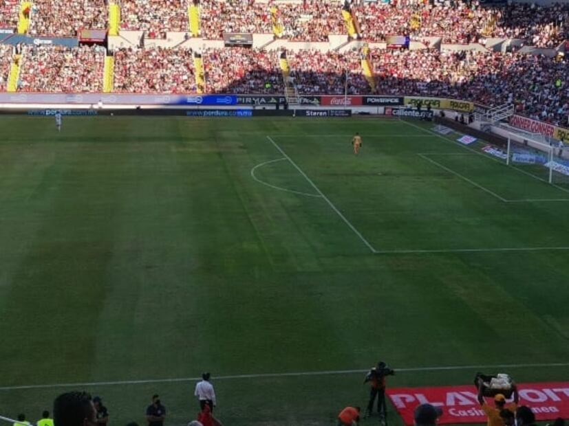 Grupo Firme pone en aprietos a Necaxa y Chivas