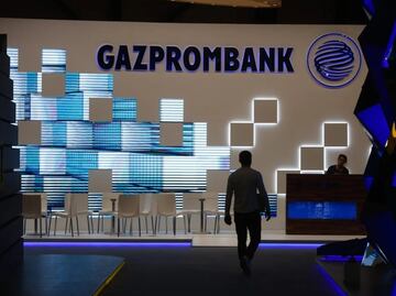 EU sanciona al tercer banco más grande de Rusia; impide acceso a activos financieros y que se puedan hacer negocios con ellos