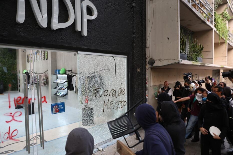 La protesta terminó con numerosos destrozos. (Foto: Fernanda Zamora/ EL UNIVERSAL)