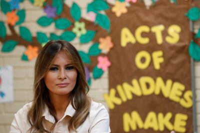 Melania Trump llega a la frontera para visitar albergues para niños migrantes