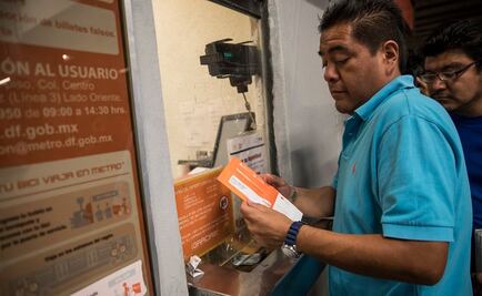 En primeras horas, se agotan tarjetas de débito del Metro