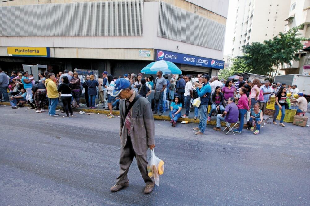 La proyección del FMI de crecimiento negativo de 0.3% para América Latina en 2016 está determinada por Argentina, Brasil, Ecuador y Venezuela (FERNANDO LLANO. AP)