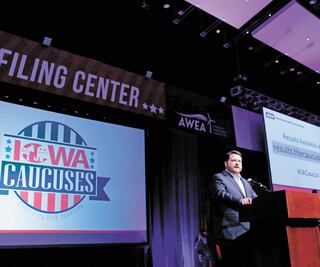 Buttigieg sorprende en Iowa; Sanders le pisa la sombra