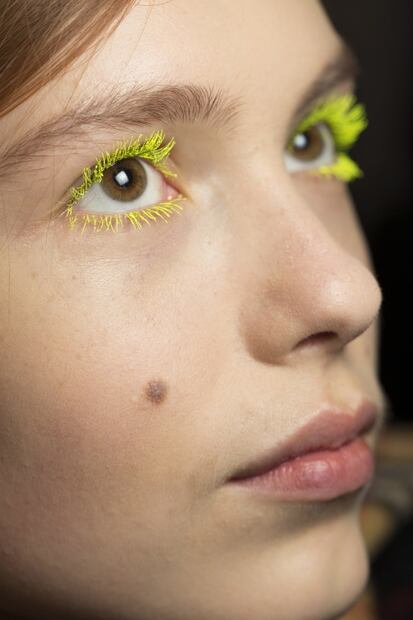 Este maquillaje neón serán la tendencia favorita para llevar en primavera
