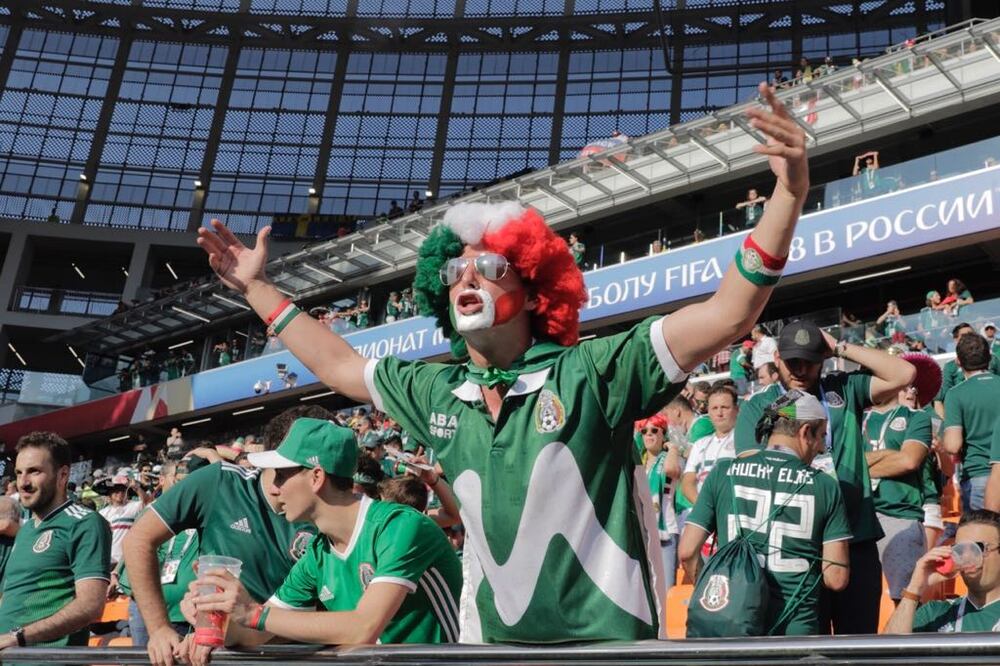 Aficionados mexicanos estuvieron en el estadio de Ekaterimburgo durante la derrota del Tri ante Suecia. Foto: Luis Cortés