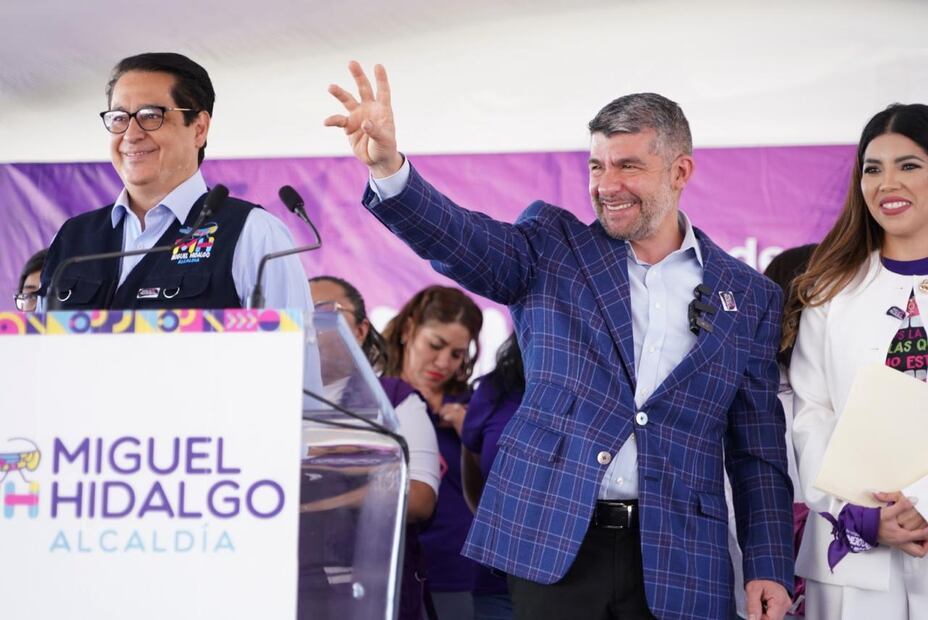 Acompañado por las mujeres que conforman su gabinete, representantes de la Organización de las Naciones Unidas (ONU) y del Instituto Electoral de la Ciudad de México (IECM), Tabe dio el banderazo de arranque de esta Feria donde se ofrecieron servicios de salud femenina y se realizaron diversas actividades. (Foto: especial)