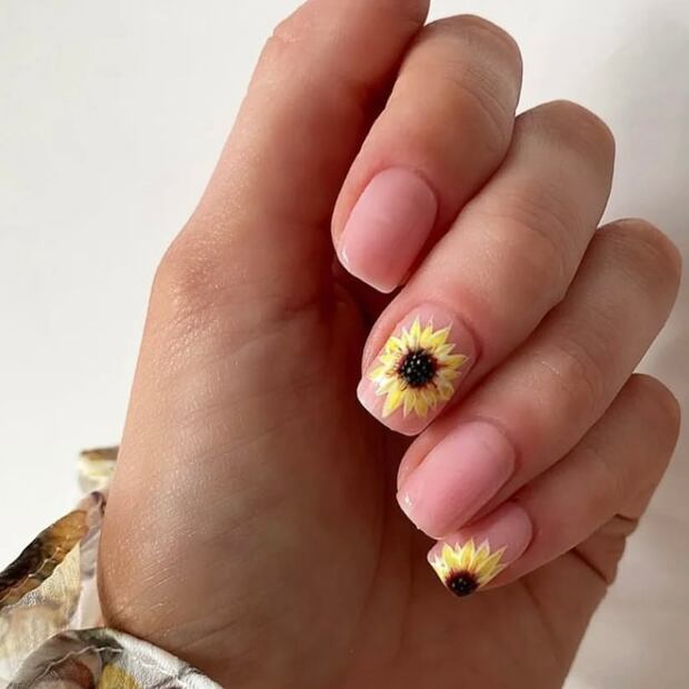Hay diseños minimalistas y elaborados. Foto: Instagram @cute_unas.nails