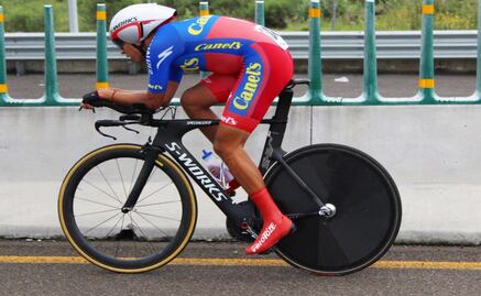 Mexican cyclist wins gold medal and sets new record