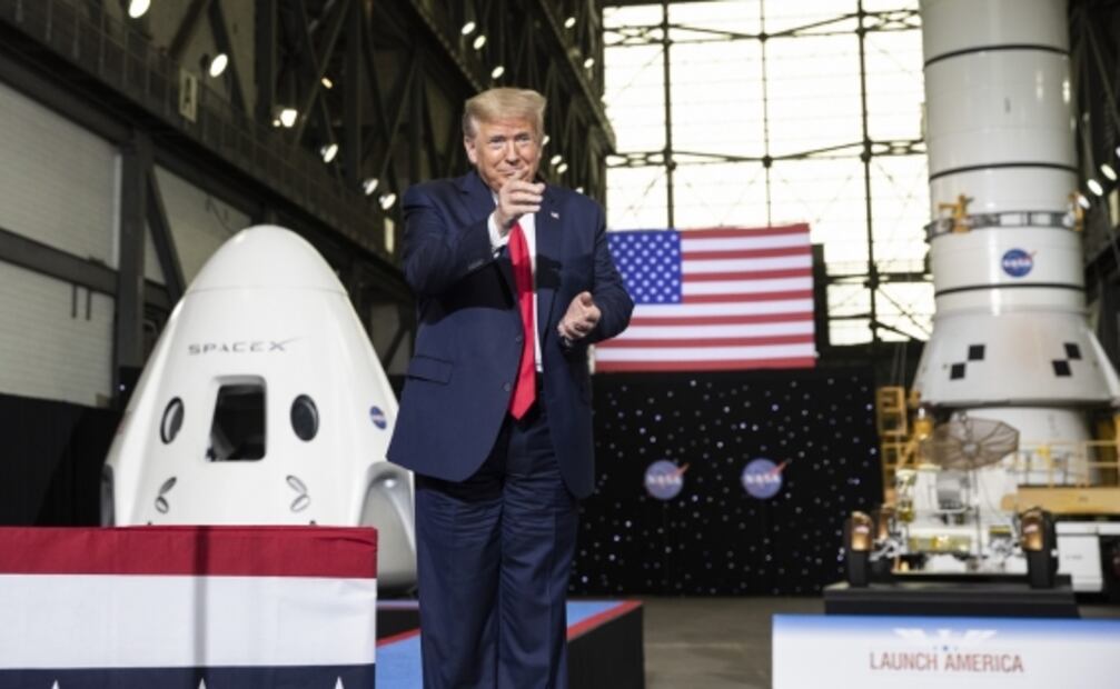 Iremos a la Luna para poder ir a Marte: Trump