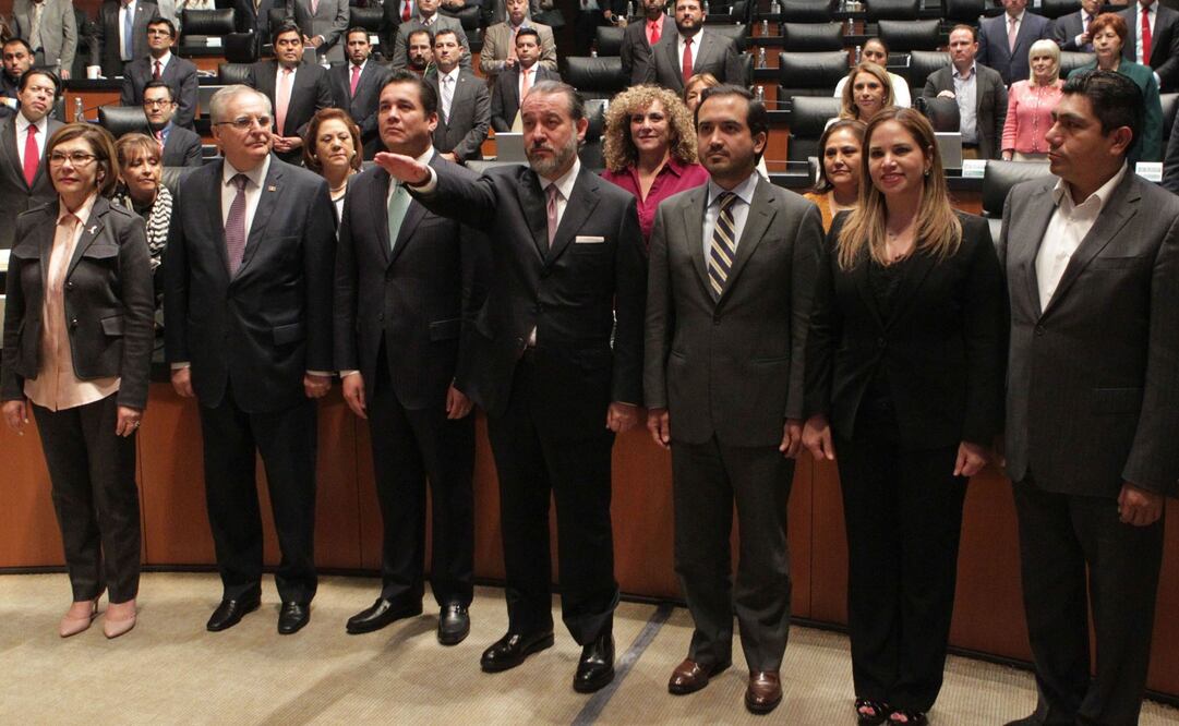 Raúl Cervantes pidió ayer martes licencia para dejar su escaño en el Senado; hoy rindió protesta como Procurador. (Foto: Especial)