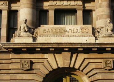 Banxico anticipa más ajustes monetarios