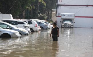 Vecinos de Tlalnepantla reclaman apoyo tras inundación; reportan graves afectaciones