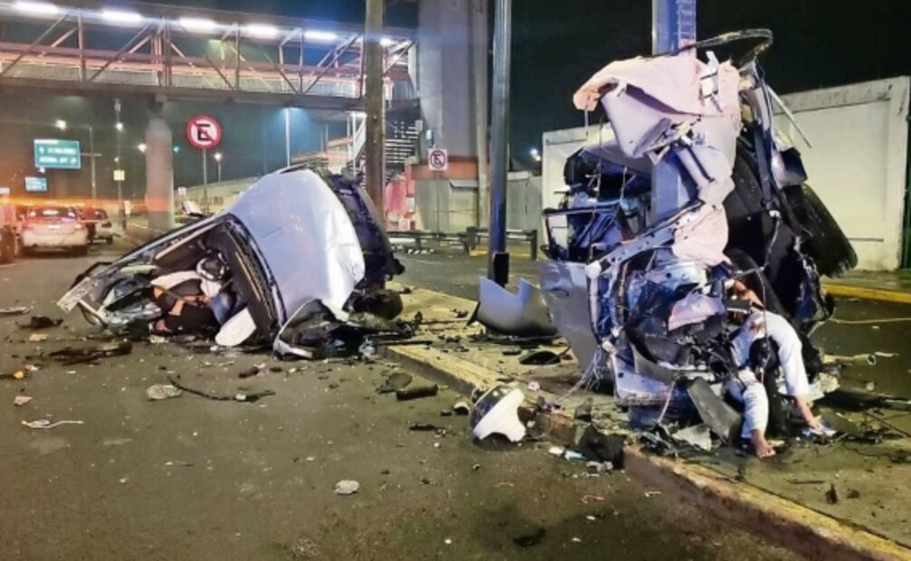 Auto se parte en dos tras chocar contra poste en la GAM; hay dos muertos 