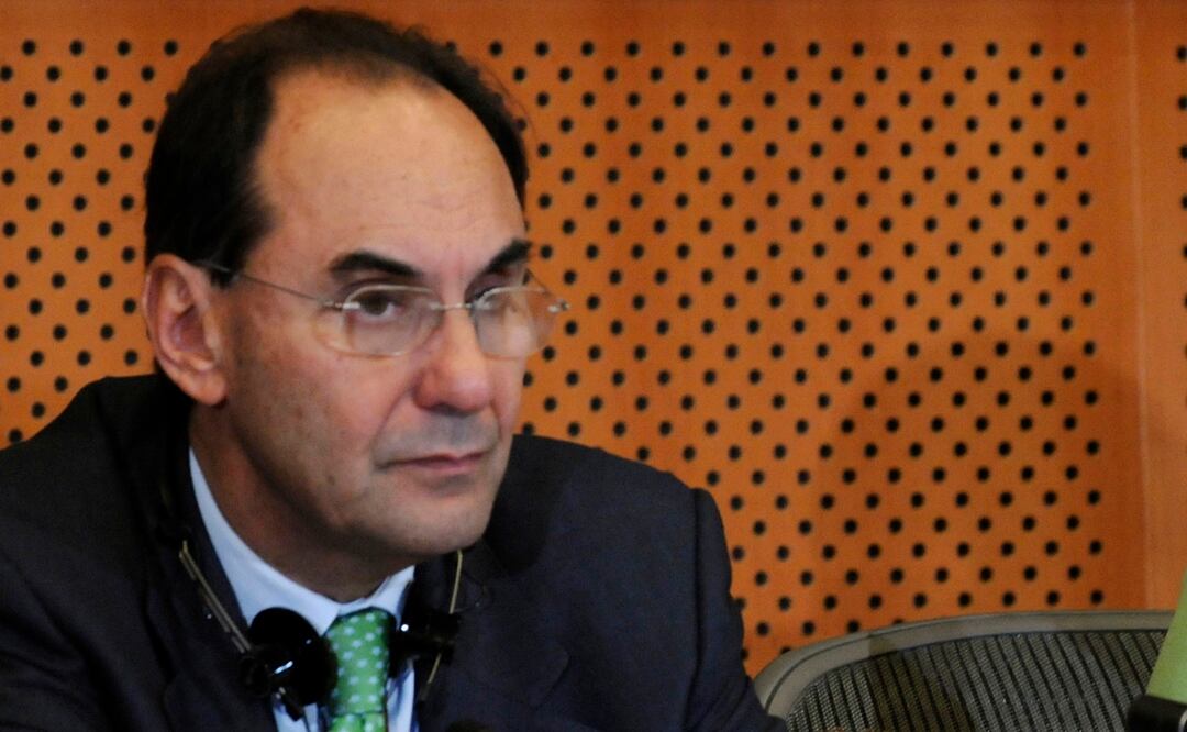 El vicepresidente del Parlamento Europeo, Alejo Vidal-Quadras, de España, se reúne con los medios de comunicación en el Parlamento Europeo en Bruselas, Bélgica. Foto: AP