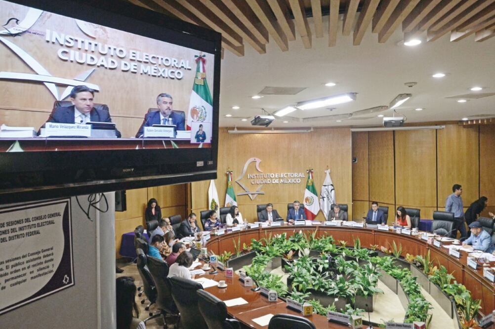 El instituto aprobó separar a cinco funcionarios de sus cargos debido a que no acreditaron contar con título y cédula profesional. Foto: CORTESÍA