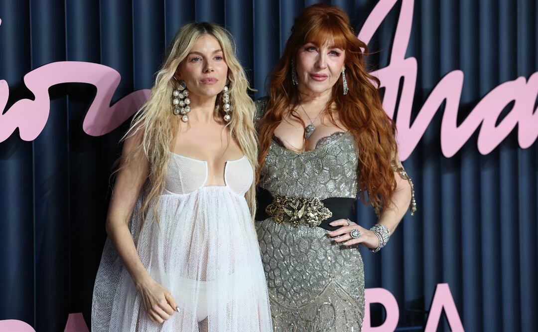 La actriz británico-estadounidense Sienna Miller (izq.) y la empresaria británica de belleza Charlotte Tilbury posan durante los Premios de la Moda 2025 en el Royal Albert Hall de Londres.
FOTO: EFE/EPA/ANDY RAIN.