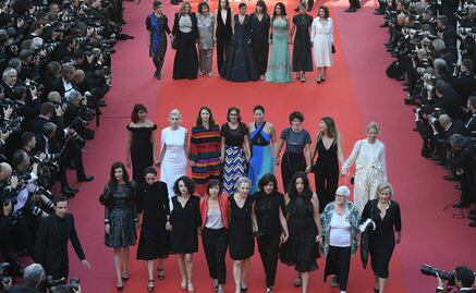 Salma Hayek exige igualdad para las mujeres en Cannes