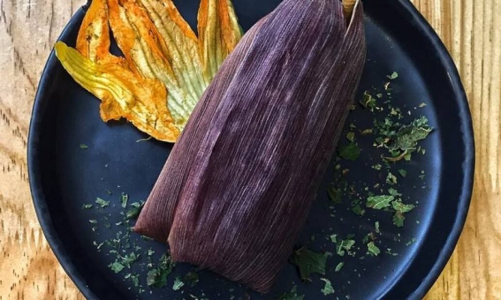 Altares de muertos y gastronomía tradicional mexicana en casa del Indio Fernández