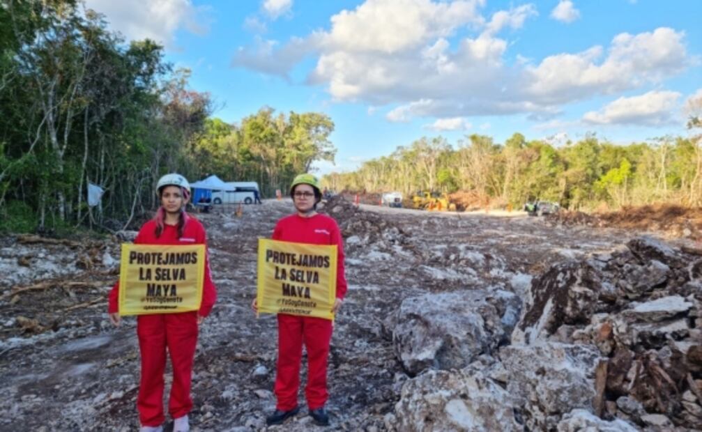 Activistas de Greenpeace México inmovilizan maquinaria en Tramo 5 del Tren Maya