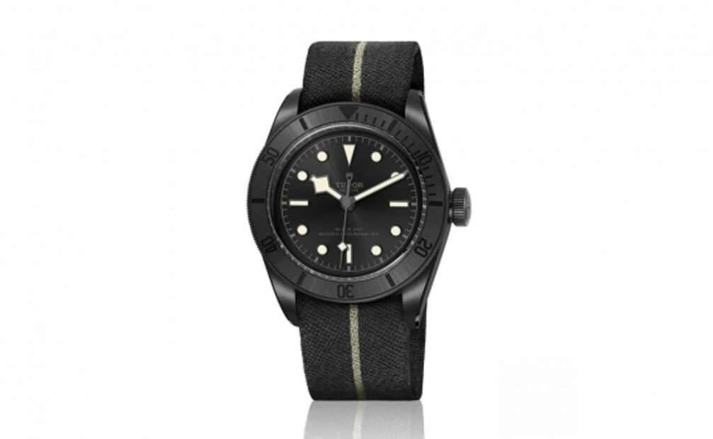Nueve divers y un G-Shock para darse un baño